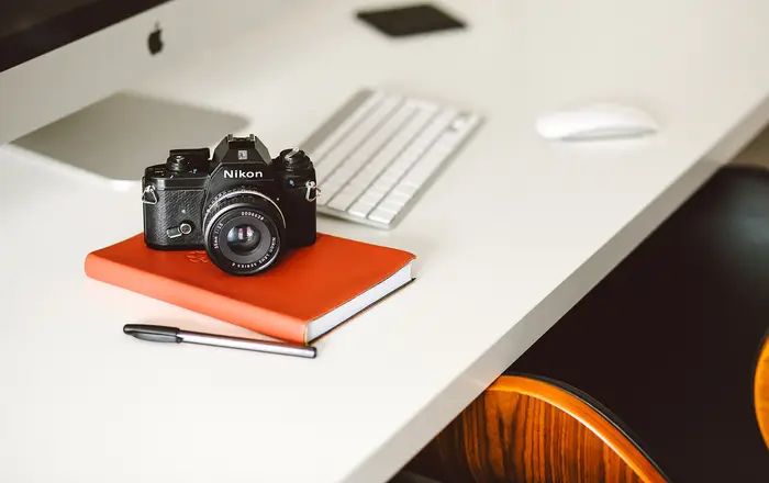 Camera   Desk   Computer   Notepad   Life (Unsplash)